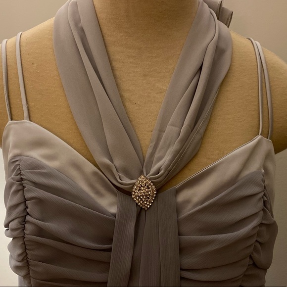 EUC Stunning flowy dress! - Picture 2 of 7